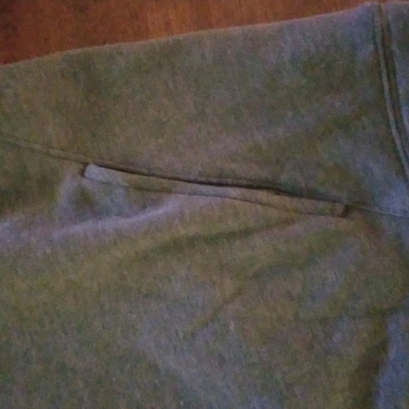 Under Armour pullover - Picture 4 of 5